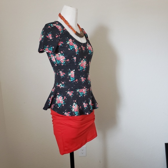 3 for $20 Open heart shaped back peplum floral top - Picture 3 of 3